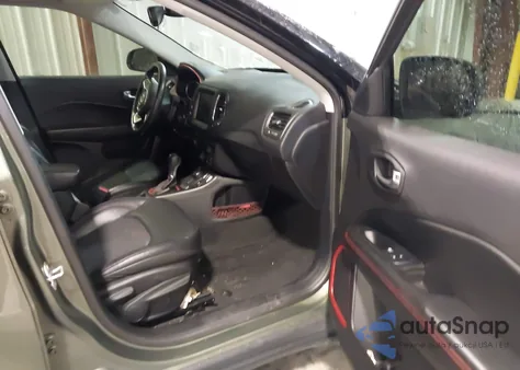 2018 Jeep Compass Trailhawk 4X4 из США, поврежденный, VIN 3C4NJDDBXJT134363